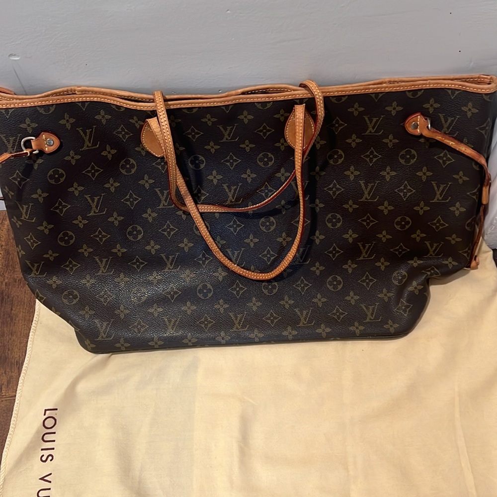 Available GM sz NEVERFUL LV 100% Authentic .